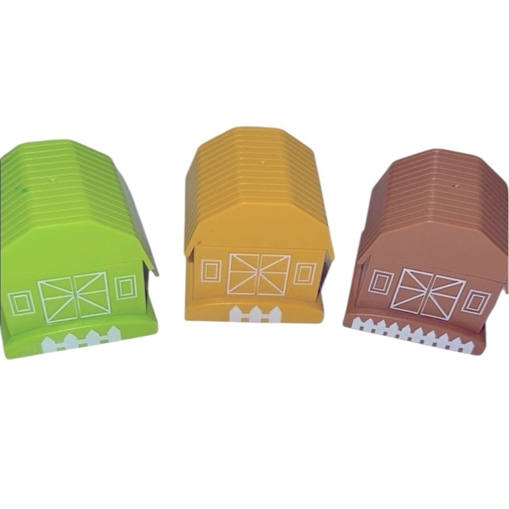 set of 3 toy barns